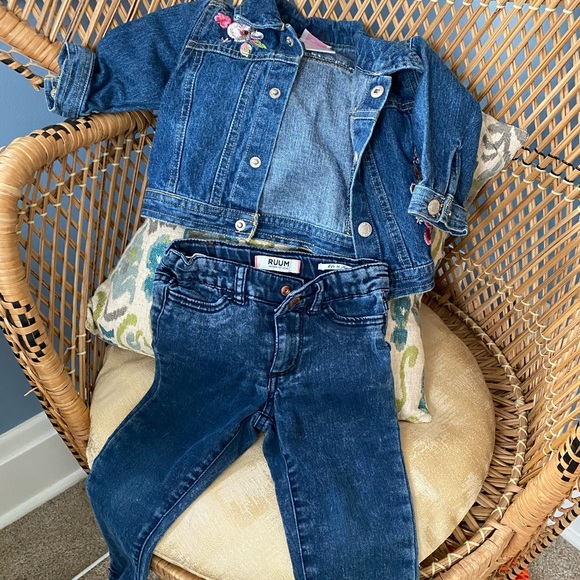 Trendy jean jacket and “real” jeans for 12 mn old - Picture 2 of 9